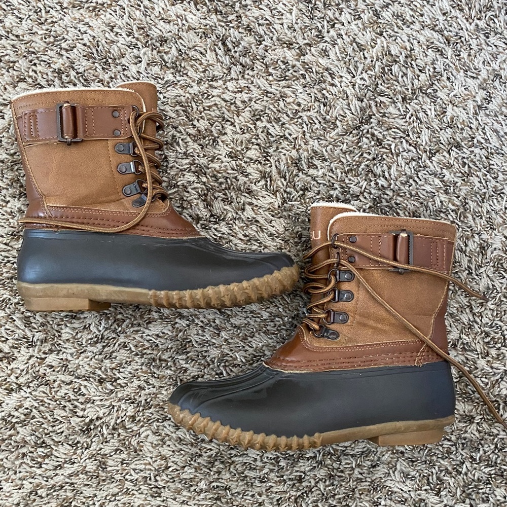 JBU women’s winter/rain boot.